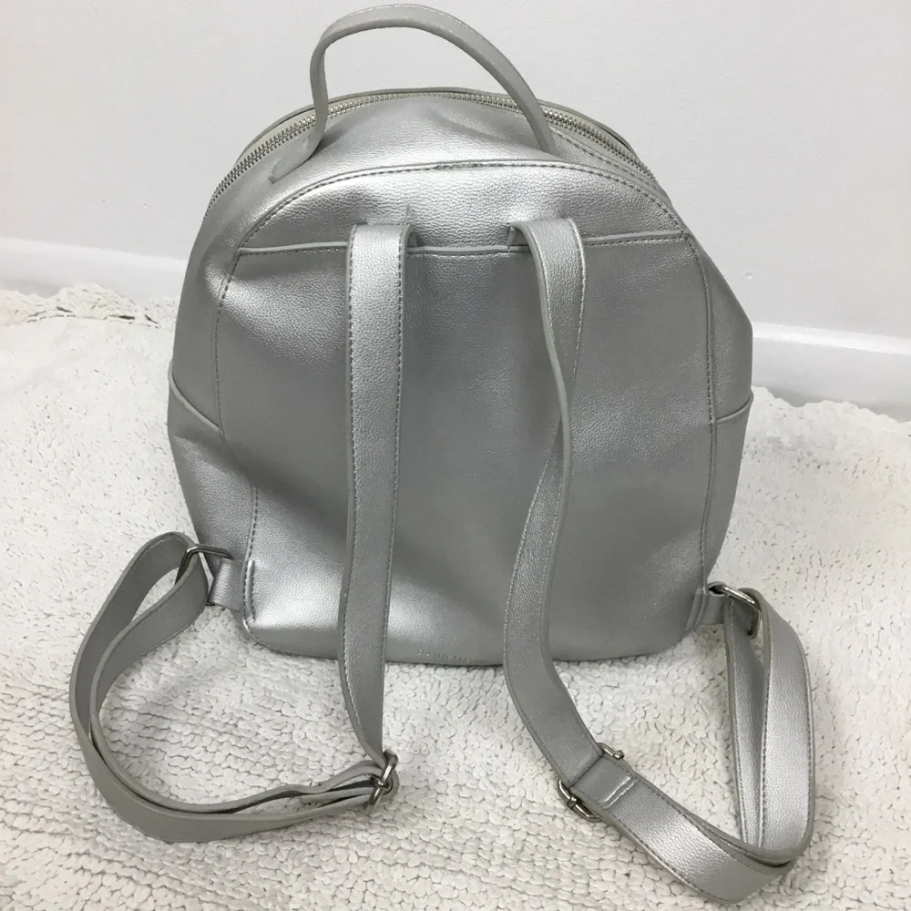 Danielle Nicole FROZEN 2 Freeze Silver Backpack - Picture 2 of 13